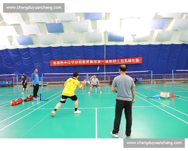 某校举办羽毛球比赛,激烈角逐展现学子风采,助力校园体育文化发展 某校举办羽毛球比赛,激烈角逐展现学子风采,助力校园体育文化发展