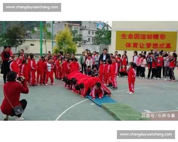 镇江足球赛事精彩纷呈 球迷热情高涨共同见证足球梦想成真
